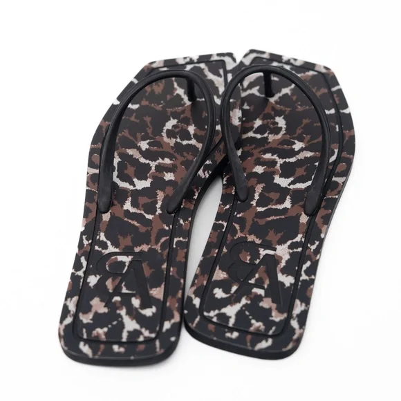 Veronica Beard - Analee Flat Thong Sandals - Picture 4 of 9